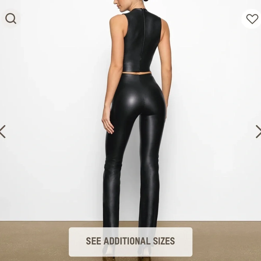 SKIMS CREW NECK CROPPED TOP - Picture 2 of 4